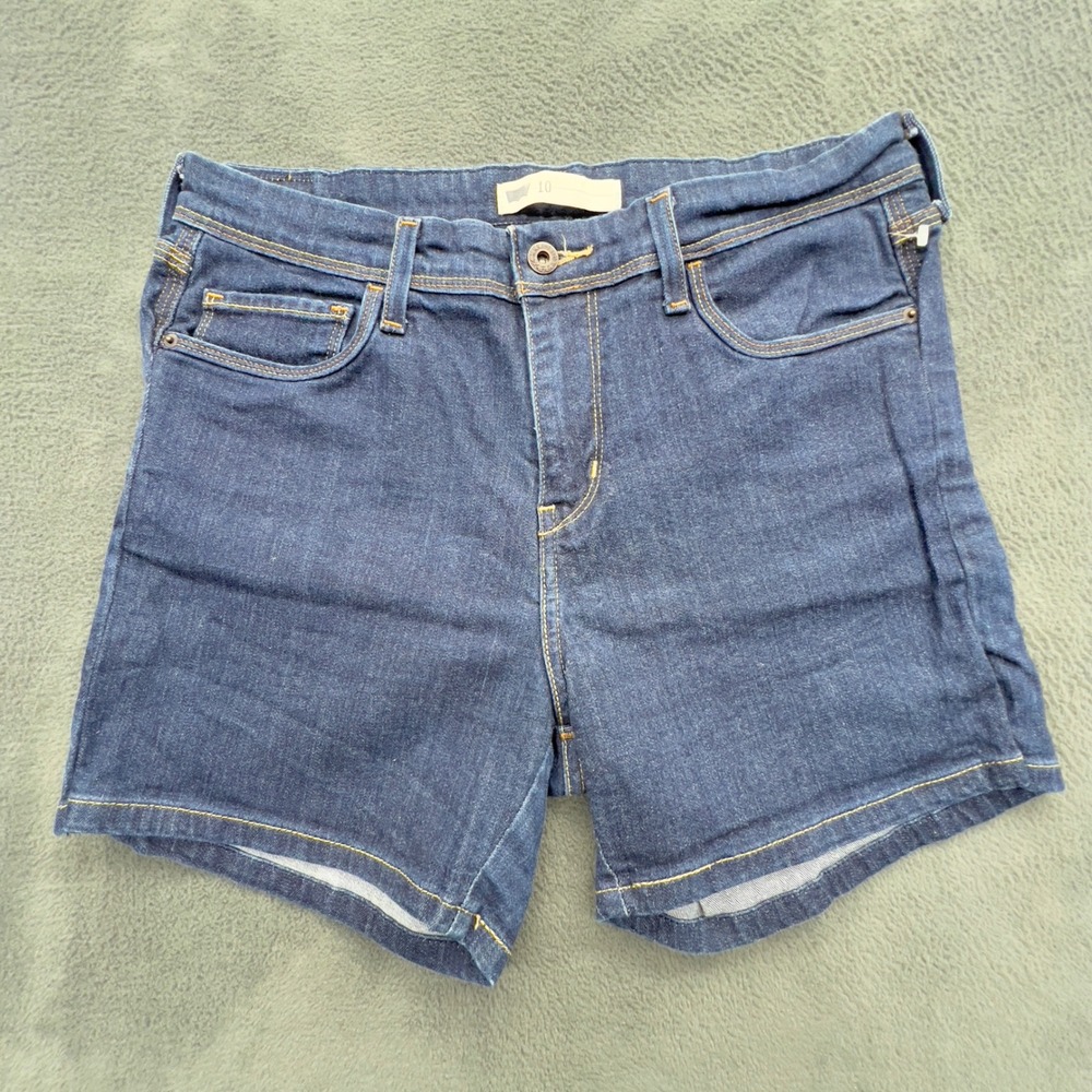 Levi's Women's Denim Shorts Dark Wash‎ Size 10